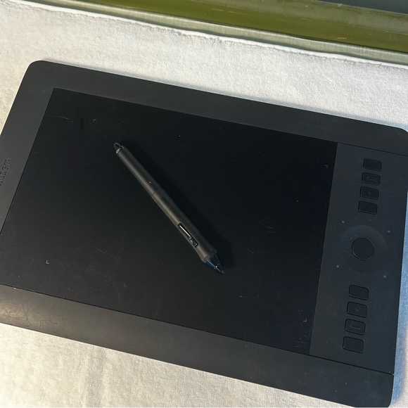 Wacom Intuos Pro Tablet size Medium - Picture 4 of 6